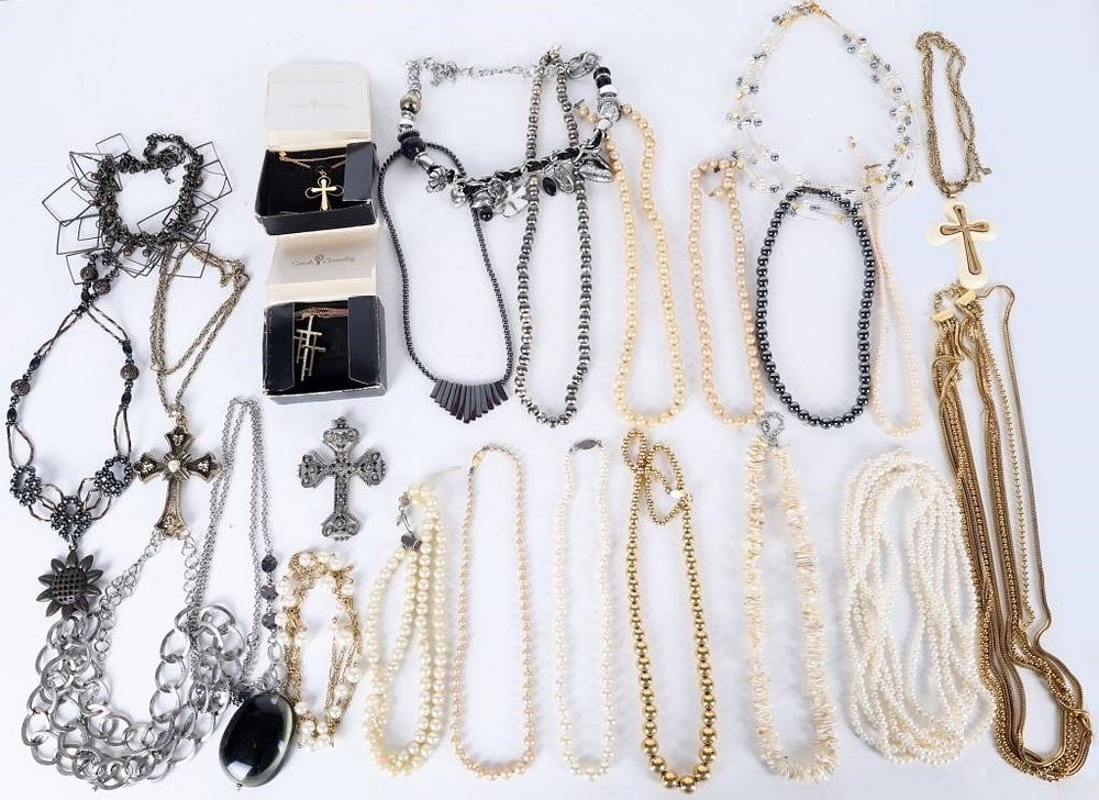 Lot 235210: PEARL NECKLACES NOLAN MILLER SARAH COVENTRY (23)
