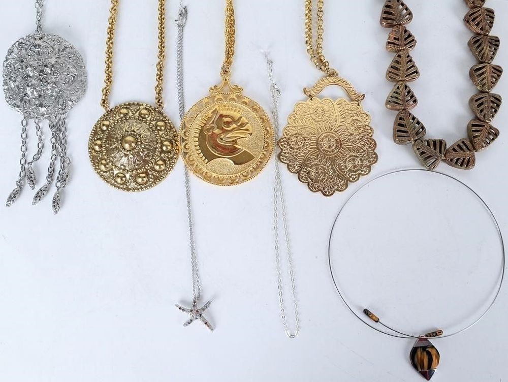Lot 235214: UNIQUE LARGE ORNATE & STRANGE LADIES JEWELRY (8)