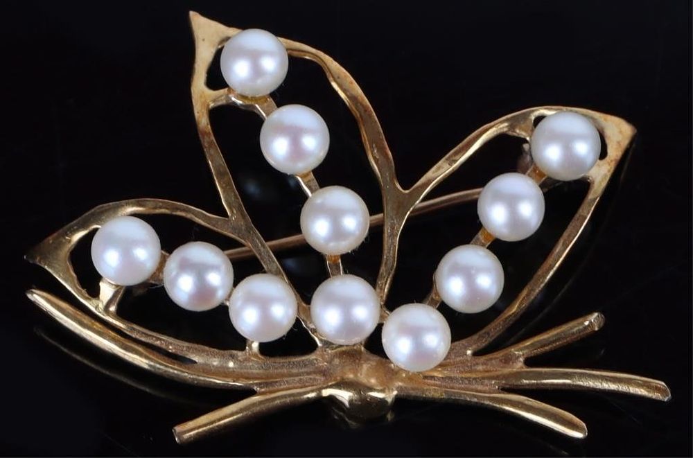 Lot 235240: 4.25-4.45MM WHITE PEARL 18K YELLOW GOLD BROOCH