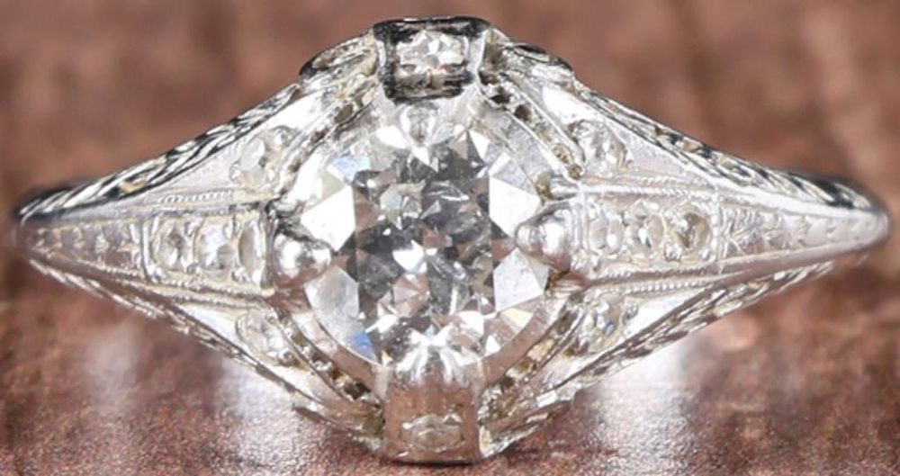 Lot 235272: VINTAGE ART DECO .75CT NATURAL DIAMOND RING