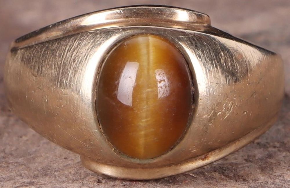 Lot 235311: 10K YELLOW GOLD MENS RING W/ TIGERS EYE STONE