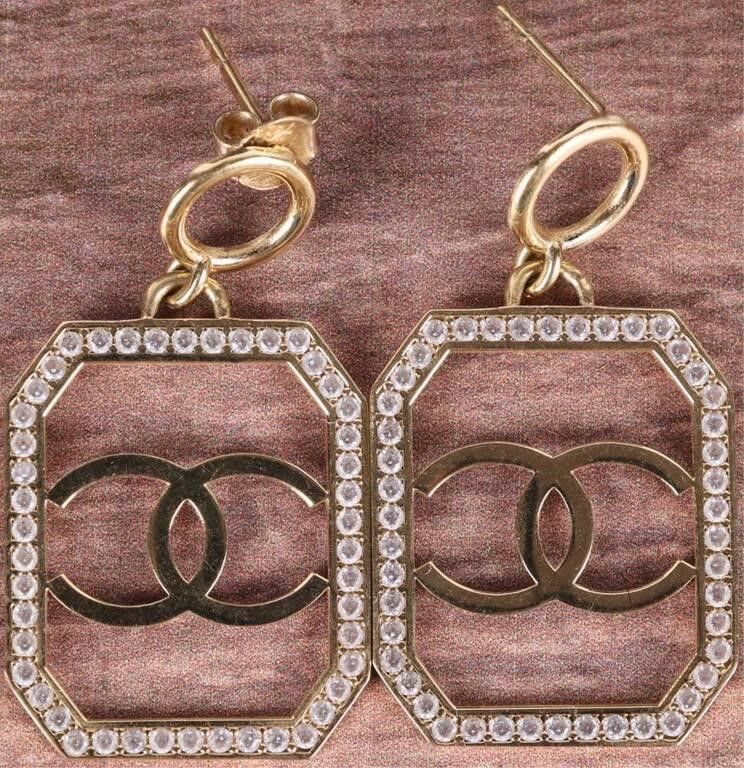 Lot 235315: 18K YELLOW GOLD CHANEL CC LOGO CRYSTAL EARRINGS