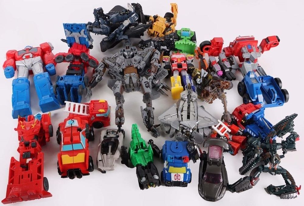 Lot 235333: TRANSFORMERS AUTOBOT & DECEPTICON COLLECTION