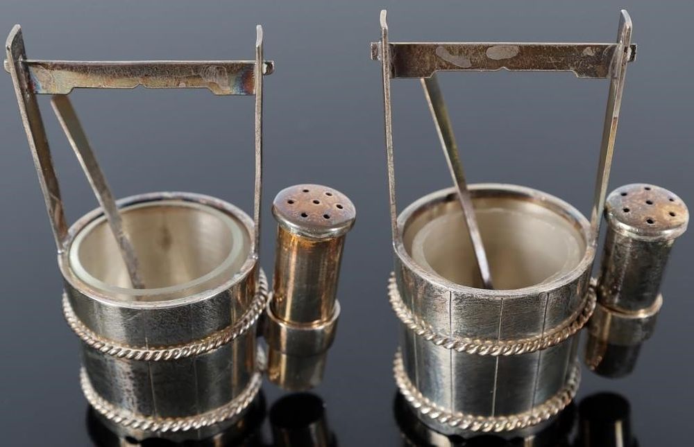Lot 235345: 950 SILVER JAPANESE BUCKET SALT CELLAR & SHAKER -2