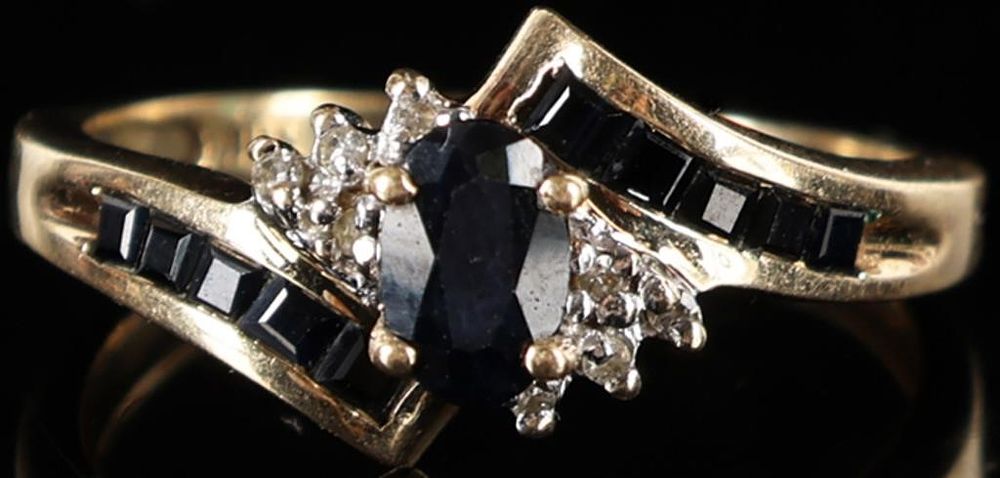 Lot 235358: 14K YELLOW GOLD BLUE SAPPHIRE DIAMOND LADIES RING