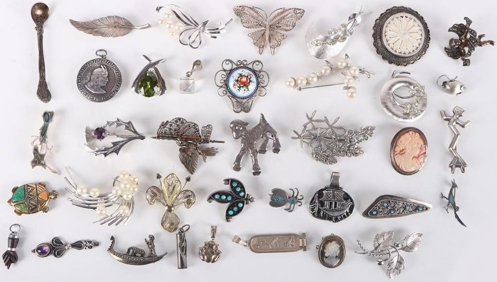 Lot 235368: LARGE COLLECTION OF STERLING SILVER LADIES JEWELRY