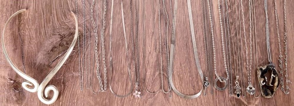 Lot 235376: ASSORTED STERLING SILVER LADIES NECKLACES (22)