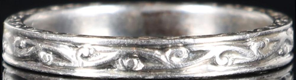 Lot 235395: PLATINIUM BEAUTIFULLY CARVED DESIGN LADIES RING