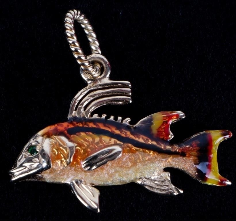 Lot 235400: 14K YELLOW GOLD EMERALD ENAMEL HOG SNAPPER PENDANT