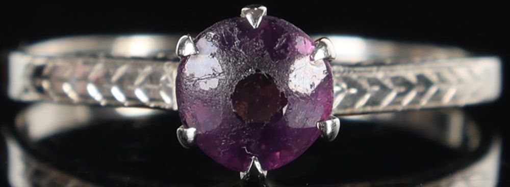 Lot 235414: PETITE ART DECO 18K WHITE GOLD LADIES RING W STONE