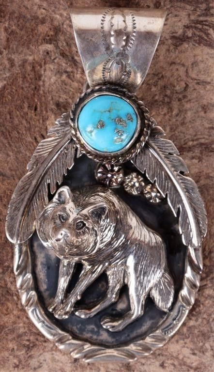 Lot 235428: HARRISON YAZZIE NATIVE AMERICAN WOLF PENDANT