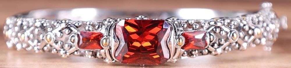 Lot 235438: STERLING SILVER GARNET HINGED BANGLE BRACELET