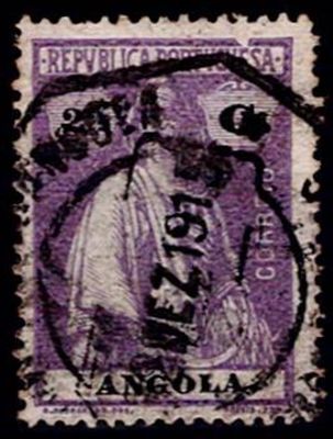 Angola 1914 Ceres. Selo Mf#147, 2 1/2 c. viloeta, papel porcelana e denteado 15, com FENDA DE 