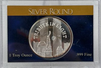 TRIBUTE IN LIGHT WTC SILVER ROUND. ONE OUNCE FINE SILVER ART ROUND COMMEMORATING THE WORLD TRADE 