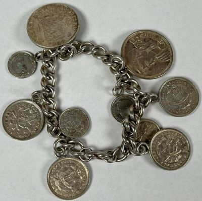 SILVER WORLD COIN BRACELET. CONTAINING 10 WORLD SILVER COINS ON STERLING SILVER LINK BRACELET