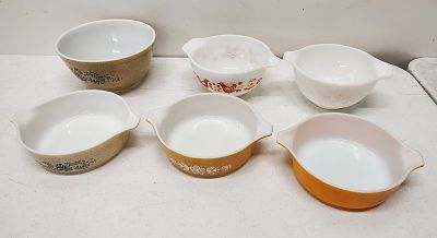 Pyrex. 6 misc. pieces good condition Dimensions: 5 x 11 x 17 in