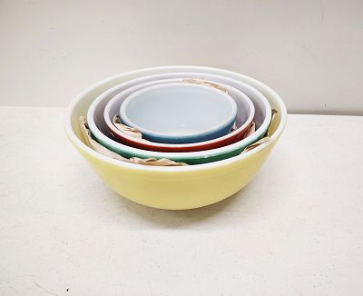 Pyrex. nesting bowl set good condition paint does have a little ware Dimensions: 5 x 11 x 11 in