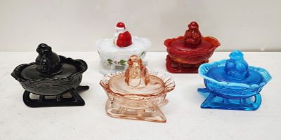 Santa on a sleigh. Westmorland glass 5 pieces good condition Dimensions: 5 x 13 x 13 in