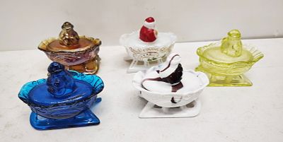 Santa on a sleigh. Westmoreland glass uranium glass good condition Dimensions: 5 x 13 x 13 in