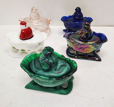 Santa on a sleigh. Westmorland glass 5 pieces good condition Dimensions: 5 x 13 x 13 in
