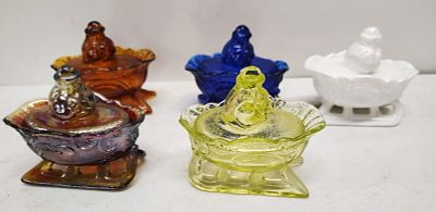 santa on a sleigh. Westmoreland glass uranium glass good condition Dimensions: 5 x 13 x 13 in