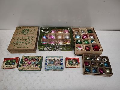 Christmas ornaments. Shiny-Brite and more SOME HAVE LIGHT WARE Dimensions: 3 x 17 x 25 in