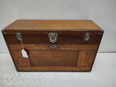 wooden toolbox. Gerstner machinist tool box with book. The felt has been restored no key 