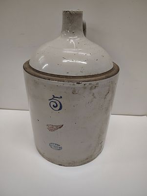 crock. 5-gallon Redwing crock jug good condition Dimensions: 18 x 12 x 12 in