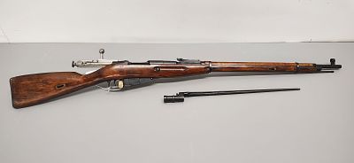 Gun. soviet mosin nagant 7.62 caliber? serial number: AH 1272 with a bayonet Dimensions: 19 x 2 