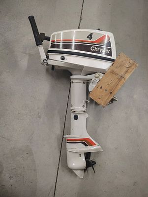 Motor. vintage1980"s Chysler 4 hp motor used very lightly Dimensions: 39 x 24 x 18 in