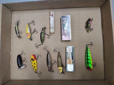 Fishing items. 12 vintage plastic fishing lures Dimensions: 3 x 9 x 9 in