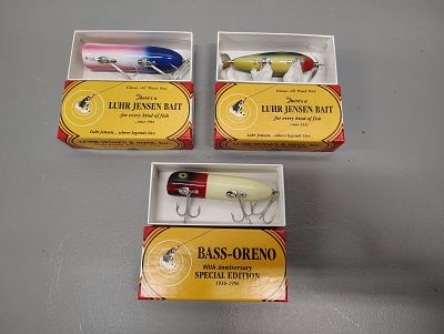 Fishing items. 2 luhr jensen lure south bend- bass oreno Dimensions: 5 x 3 x 3 in
