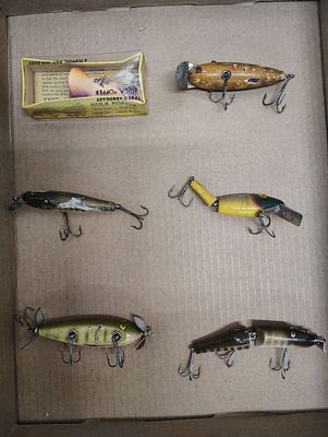 Fishing items. 3 wooden creek chub-baby pikie paw paw- minnow wiggler plastic lures Dimensions: 