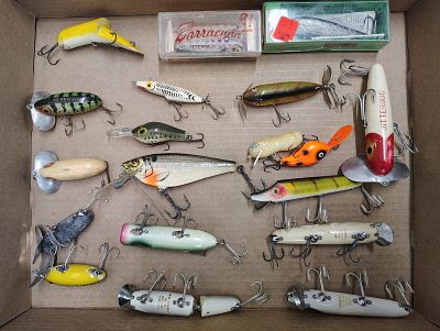 Fishing items. 19 vintage plastic lures Dimensions: 2 x 11 x 14 in