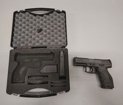 Gun. H&amp;k Heckler &amp;koch vp40 40 caliber serial number: 222008413 Dimensions: 4 x 11 x 9 in