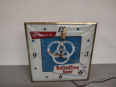 Beer clock. Ballantine Beer clock lights up and works Dimensions: 15 x 15 x 4 in