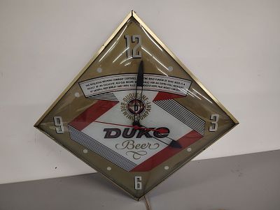 Beer clock. Duke Beer clock lights up and works Dimensions: 15 x 15 x 5 in
