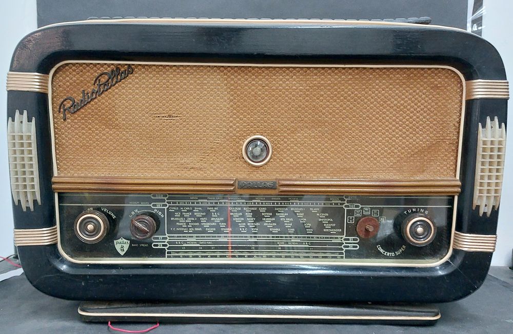 פרידמן עתיקות | מכירה  10 | ציונות, יודאיקה, אמצעי תשלום, צילומים מגדולי הדורות, ישראליאנה, יהדות אירופה, ספרי ילדים, חוברות ספורט, וינטג' ועוד