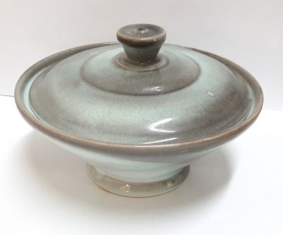 קערת סוכריות עשויה קרמיקה. - כפי שנראה ישראלית
גובה: 10 ס"מ