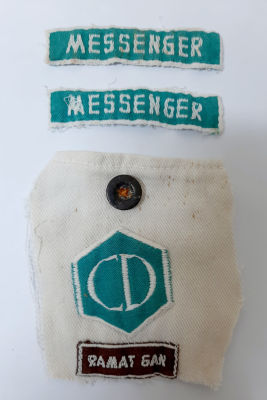 נדיר ביותר! תגי בד שהיו על סרבל מדים של המשמר האזרחי (CD, Civil Defense), שפעל בתל אביב 