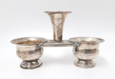 מלחיית כסף ישראלית חתומה. כסף 800. מעוטרת חריטות עדינות. משקל: 40 גרם