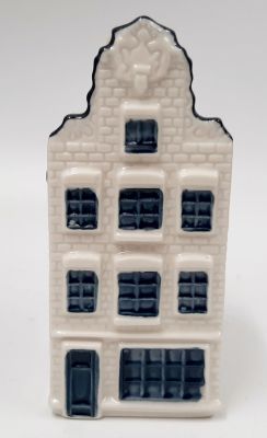 בקבוק בצורת בית klm
בית מפורצלן KLM מספר 72 מצב טוב!