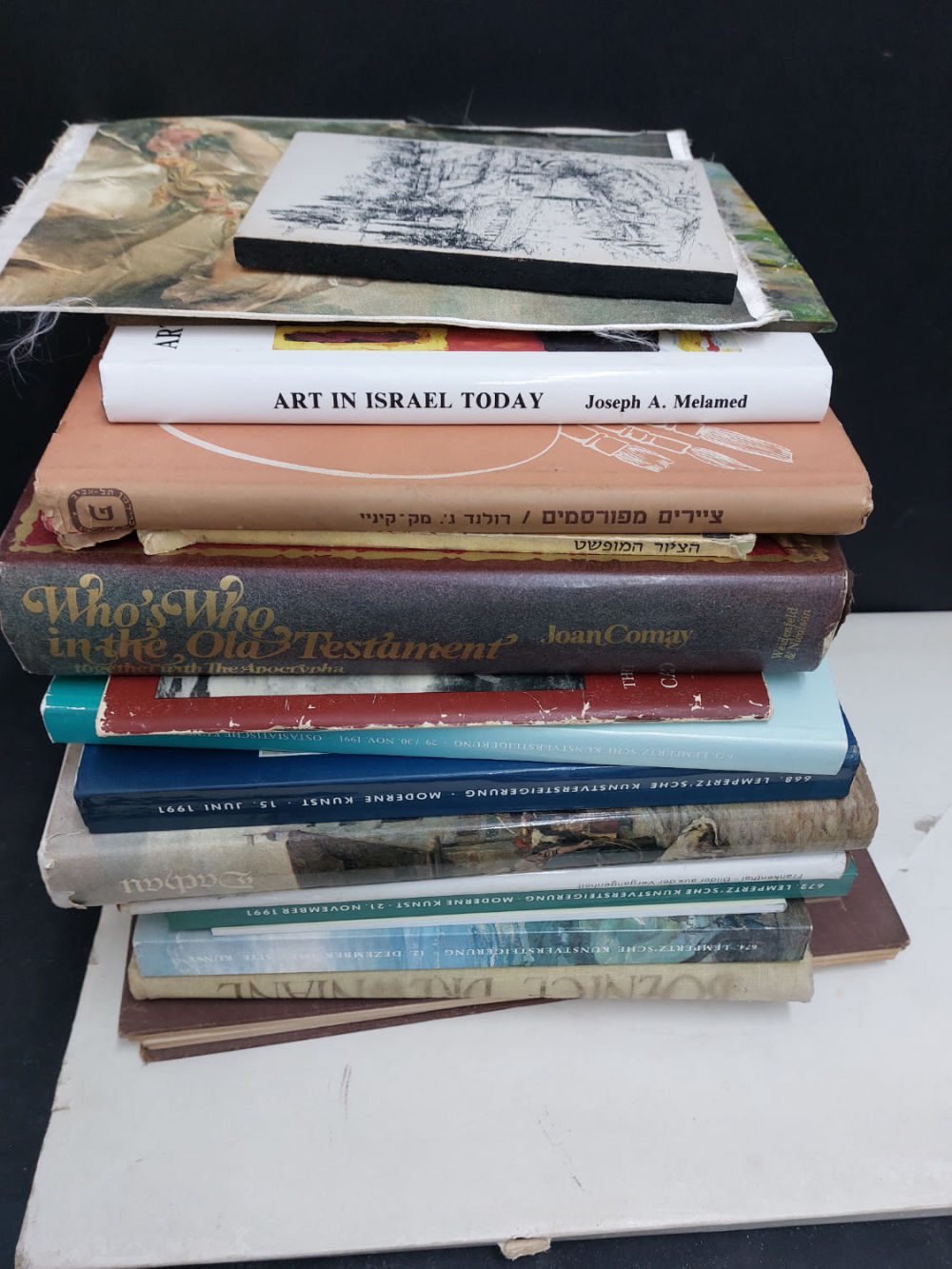 **שימו לב בהזדמנות! לאספנים וחובבים לוט ענקי של ספרי אומנות מכל הסוגים והמינים וכן מס' פרטי אומנות.