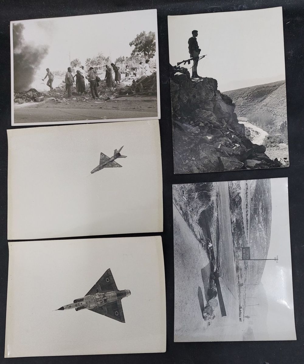 אוסף צילומים מקצועים. חלקם חתומים ומתוארים מאחור. בתמונה למטה משמאל: מטוס קרב מיראז' 3. מעליו 