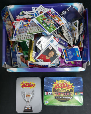 קופסא סופרגול מפוצצת קלפים בנוסף 2 קופסאות פח סופרגול. מקבלים כל מה שרואים