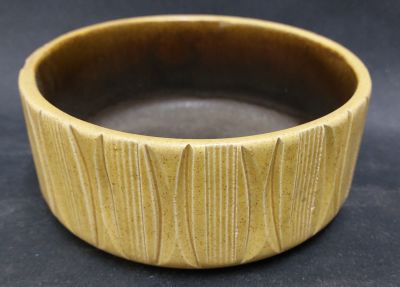 קערת קרמיקה ישראלית חתומה בית היוצר. קוטר 15 ס"מ
גובה 6 ס"מ