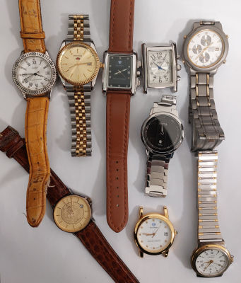 לוט של שעונים שונים. לא נבדקו, מגיעים מעזבונות שונים. נמכרים כמות שהם