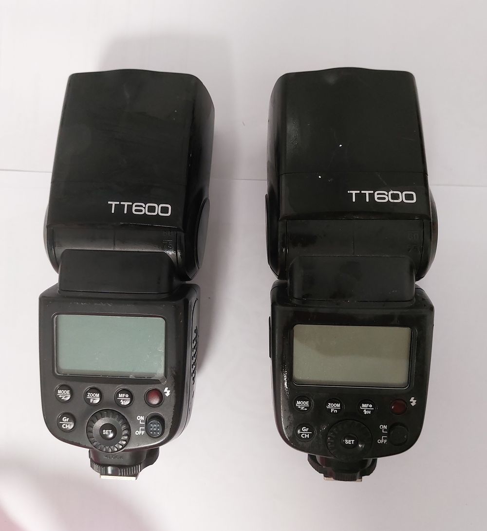 2 פלשים מקצועיים של צלם. מעיזבון. . תקינות לא נבדקה, אין לנו דרך לדעת תקינות.