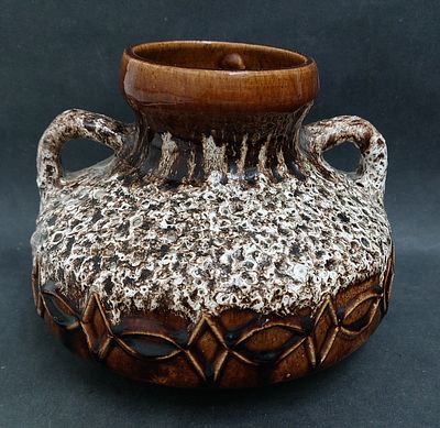 כד קרמיקה ישן. . גובה: 15 ס"מ בקירוב.