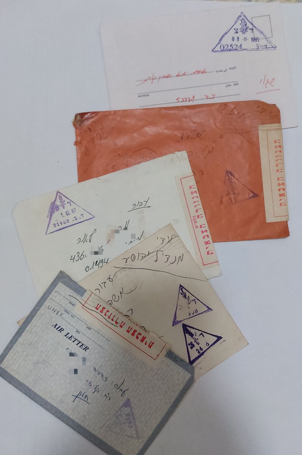 אספנות צבאית - אוסף גדול מעל 50 מעטפות - חותמות צבאיות / צנזורה צבאית ועוד, מגיעים מכל מיני 